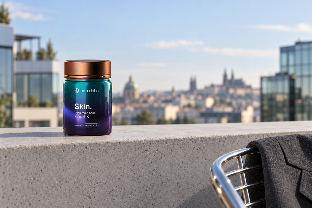 Skin. Kyselina hyaluronová + vitamin C, redakční produktová fotografie 2